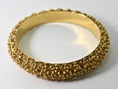 Highly Decorative 18K Bangle Bracelet