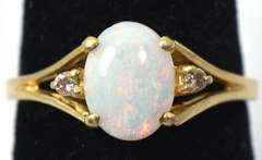 Charming Opal Ring in Yellow Gold