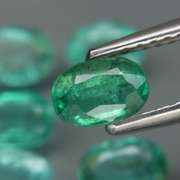 Vivid! Top green 3.29ct Colombian Emerald set