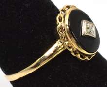 Sweet Black Onyx Ring in Yellow Gold