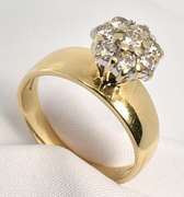 Sparkling Traditional Diamond Cluster Ring