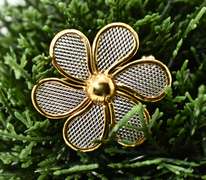 Delightful 18K and Platinum Flower Brooch
