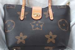 100% Fine leather Designer Bag