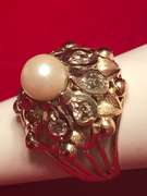 ladies 18k yellow gold diamond and pearl pyramid ring
