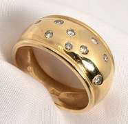 Fashionable Diamond Ring