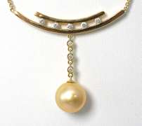 High-Class Golden Pearl & Diamond Necklace in 14KT Yellow Gold