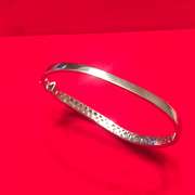 LADIES 14K WHITE GOLD AND DIAMONDS TWISTED DESIGN BANGLE BRACELET.