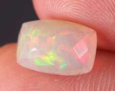 Captivating 1.97ct rare honey comb white Opal