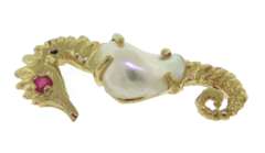 Favorite Yellow Gold Seahorse Pin