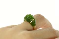 14K Yellow Gold 1960's Carved Scalloped Jade Statement Ring