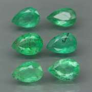 Vivid! Top green 2.44ct Colombian Emerald set