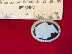 14k gold brooch with black cameo and pearls