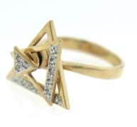 Handsome Triangle Motion Diamond Ring