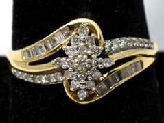 Eye-Catching Diamond Cluster Ring in Yellow Gold