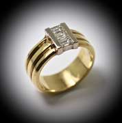 Stunning 18K Baguette Diamond Ring