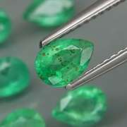 Vivid! Top green 2.44ct Colombian Emerald set