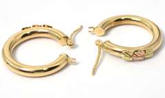 Pretty Leaf-Adorned Hoop Earrings in 3-Tone Gold