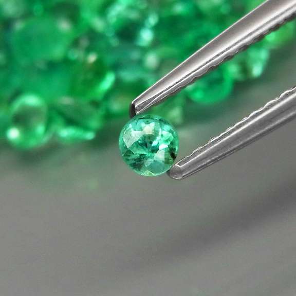 Outstanding 4.79ct real Colombian Emerald set
