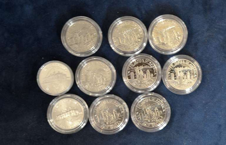 Lot Of 10 Commemorative Half Dollars in Capsule