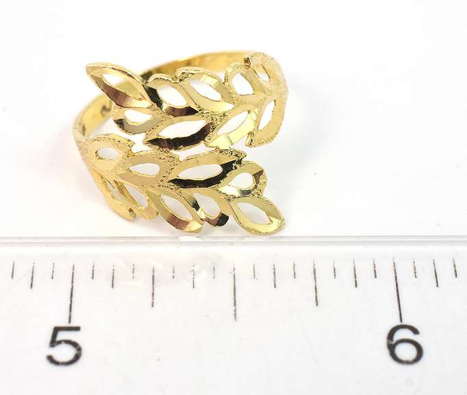 Sleek Gold Leaves Filigree Ring in 14KT Yellow Gold