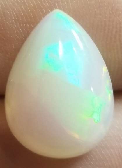 Ravishing 7.87ct snow white Welo Opal