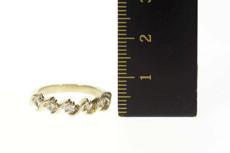 14K White Gold Wavy Pattern Diamond Simple Wedding Band Ring