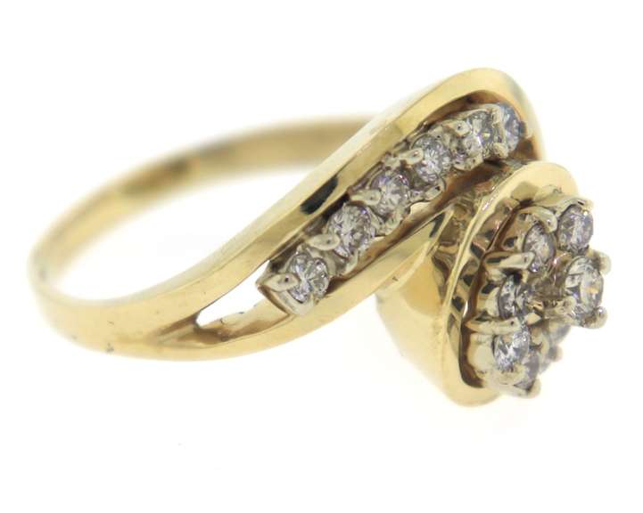 Gorgeous 14kt Yellow Gold 0.80ctw Diamond Swirl Ring