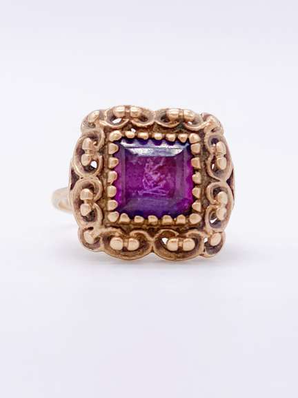Beautiful 14kt Gold Amethyst Vintage Style Ring