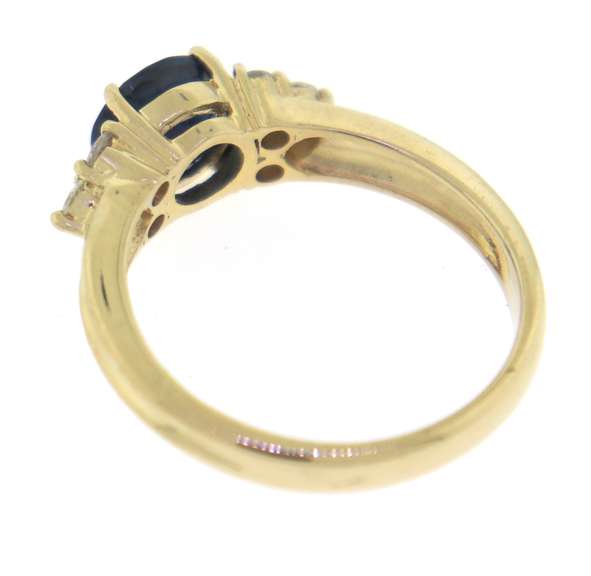 Beautiful 14kt YG Round Cut Sapphire and Diamond Ring
