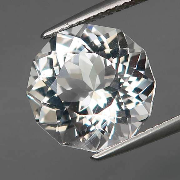 Superb 6.33ct top gem grade diamond white Quartz