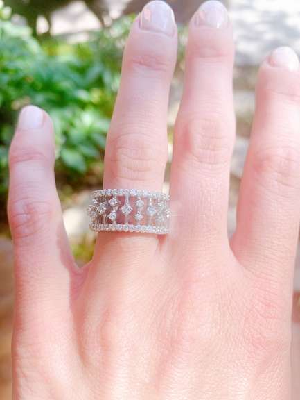 Beautiful 14kt Gold Diamond Band