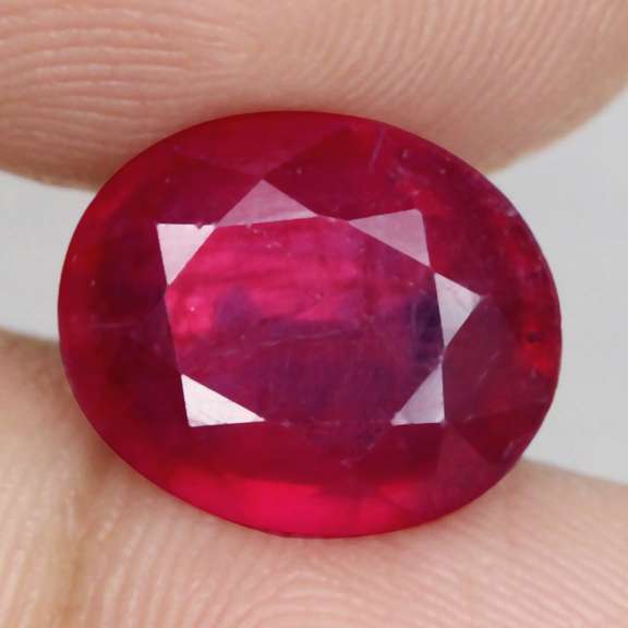 Stunning 5.54ct top imperial red Ruby center stone
