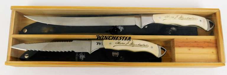 Oliver F. Winchester 2 Knife Set in Showcase