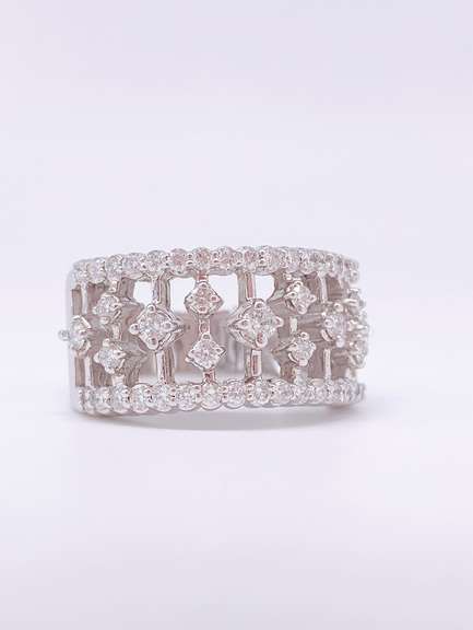 Beautiful 14kt Gold Diamond Band