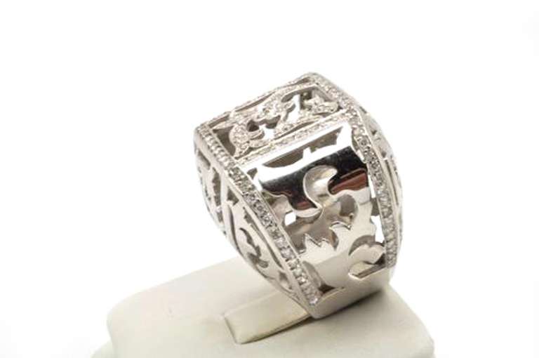 Unique 18kt White Gold Diamond Ring