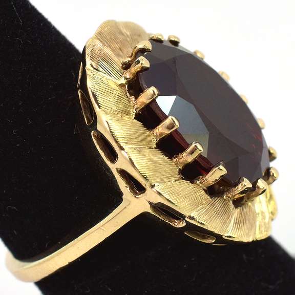 Serious 8.59CT Ruby Ring in Yellow Gold