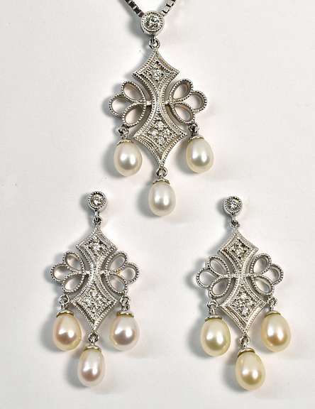Antique Inspired Pendant & Earring Suite