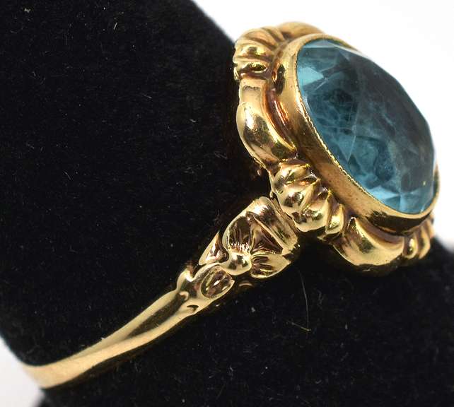 Vintage Blue Crystal Ring in Yellow Gold