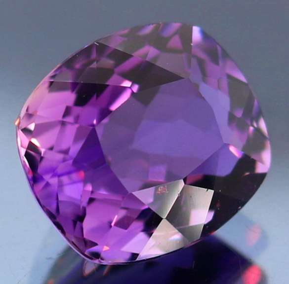 Magnificent 7.23ct true violet Amethyst