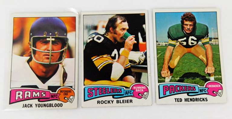 3 Topps 1975 Football Cards