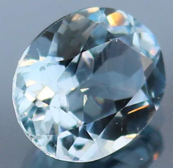 Full sparkle! 5.70ct vivid sky blue Topaz