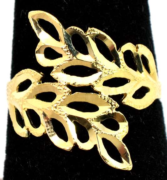 Sleek Gold Leaves Filigree Ring in 14KT Yellow Gold