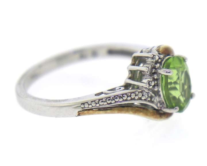 10KT White Gold Greem Amethyst Ring