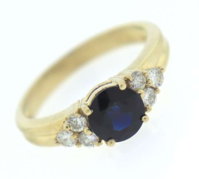 Beautiful 14kt YG Round Cut Sapphire and Diamond Ring
