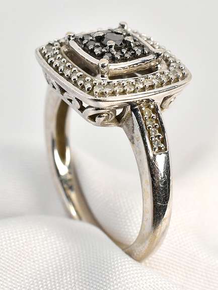 Modern Black & White Diamonds