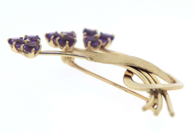 Pleasing Yellow Gold Amethyst Flower Brooch