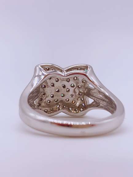 Gorgeous 14kt Gold Diamond Ring