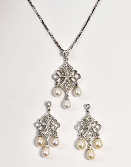 Antique Inspired Pendant & Earring Suite