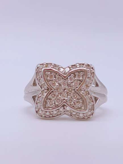 Gorgeous 14kt Gold Diamond Ring