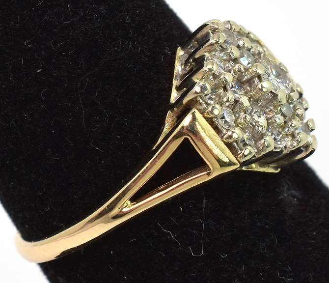 Flashy Diamond Cluster Ring in 14KT Yellow Gold